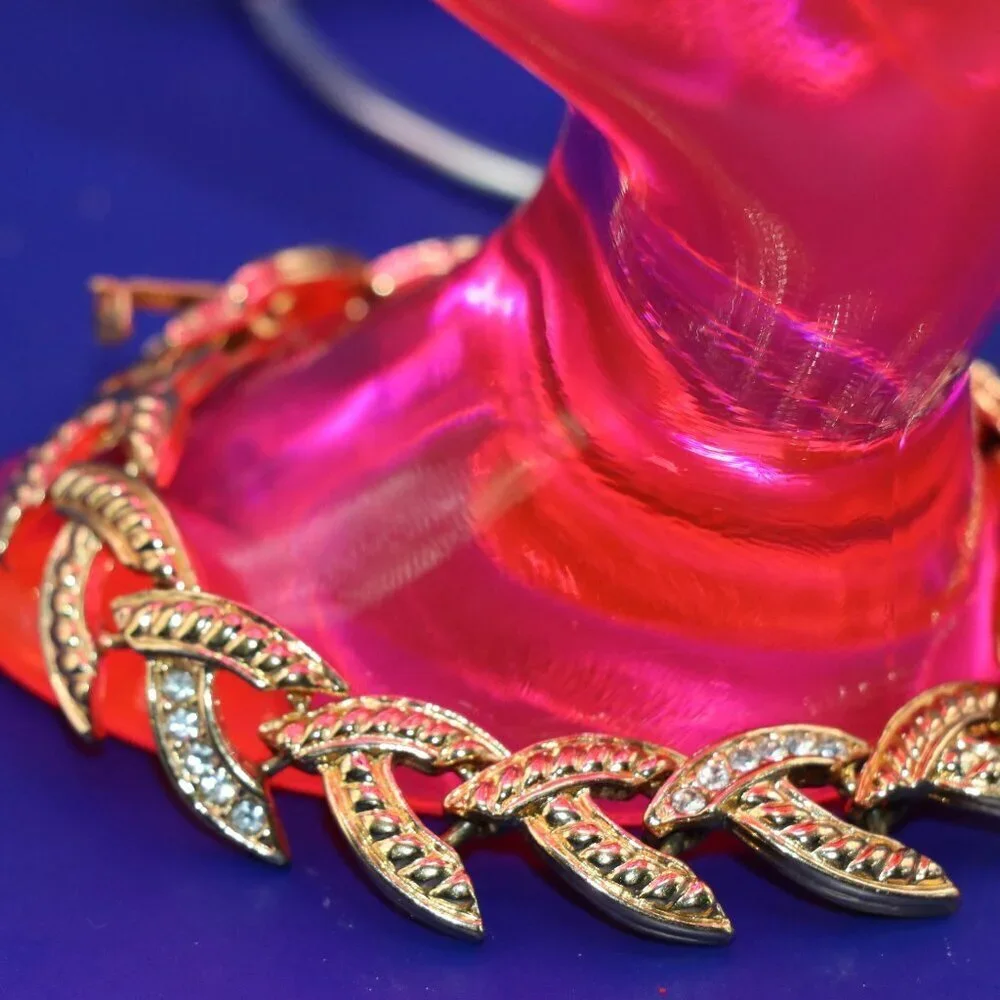 Vintage Gold Tone Leaf Pattern Rhinestone Chain Bracelet 7.25